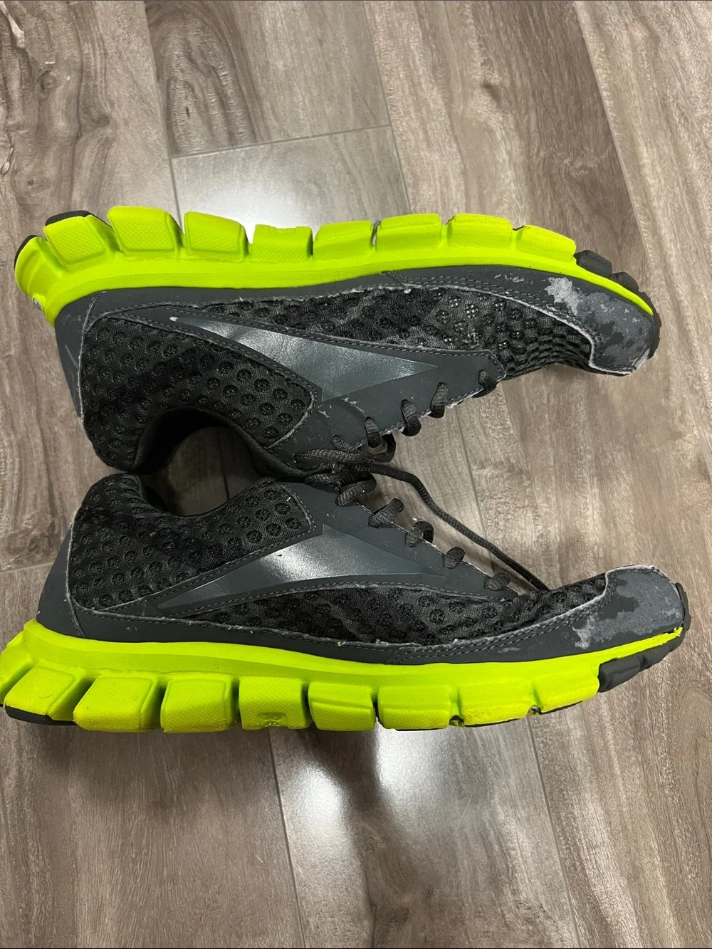 🔥🔥Reebok Men’s Black & Neon Yellow Running Shoes